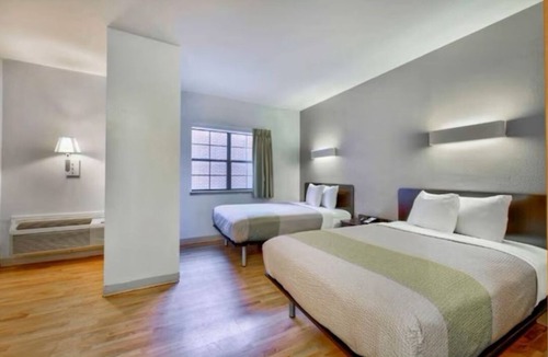 Beaumont Hotel | Affordable 3 - Rooms w/Equipped Kitchen in Heart of Beaumont’s Attractions