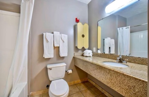 Beaumont Hotel | Affordable 3 - Rooms w/Equipped Kitchen in Heart of Beaumont’s Attractions
