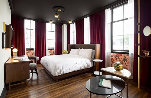 Riverside Hotel | Affordable 4 Classic King Size Suites