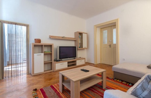 Pula House | Affordable apartment near Amphiteatre