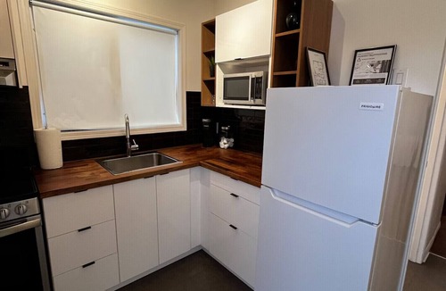 Winnipeg Apartment | Affordable Bachelor Near HSC & Downtown