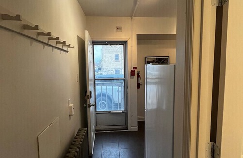 Winnipeg Apartment | Affordable Bachelor Near HSC & Downtown