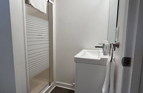 Winnipeg Apartment | Affordable Bachelor Near HSC & Downtown