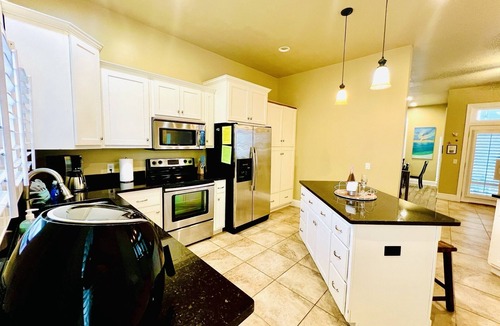 Gulf Lagoon Beach House | AFFORDABLE BEACHSIDE VILLA for Large Families- POOL 7BR 4BA GULF VIEWS SLEEPS 23