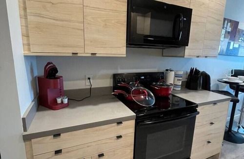 Downtown Des Moines Apartment | Affordable Classy Studio in Downtown Des Moines!