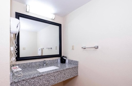 Houston Hotel | Affordable Comfort Perfectly Positioned for Highway Travelers and Tourists