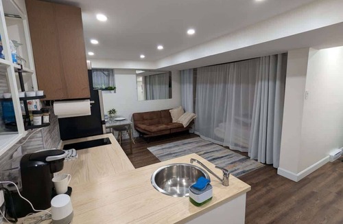 Cote-Des-Neiges—Notre-Dame-De-Grace Apartment | Affordable Cozy Basement Studio