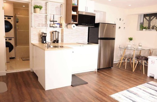 Cote-Des-Neiges—Notre-Dame-De-Grace Apartment | Affordable Cozy Basement Studio