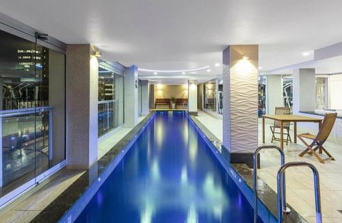 Adelaide Central Business District Apartment | Affordable & Cozy CBD getaway with Free wine!