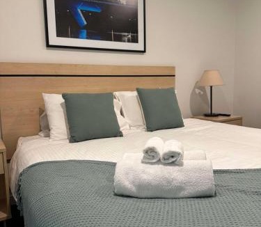 Adelaide Central Business District Apartment | Affordable & Cozy CBD getaway with Free wine!