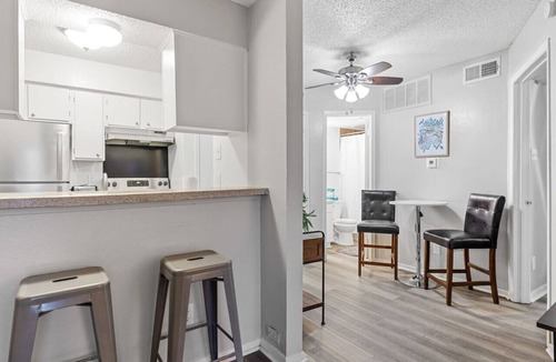 Park Central Apartment | AFFORDABLE & COZY ONE BEDROOM APARTMENT!