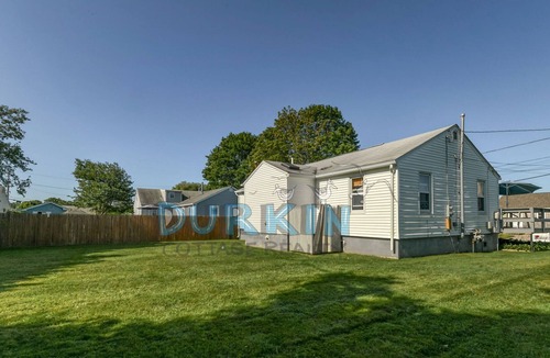 Narragansett House | Affordable Duplex, Close to Beach, Spacious Deck