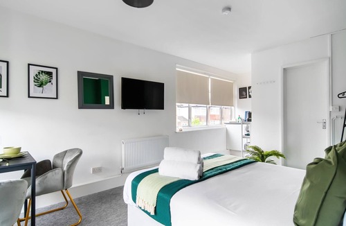 Southgate Apartment | Affordable En-Suite Studio Rooms in London, N14 3C