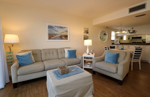 Butler Beach Condo | AFFORDABLE Escape! OCEAN VIEW, Steps to Beach, Ground Floor 1BR overlooking pool