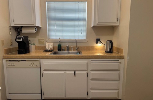 Tracy Apartment | Affordable Family-friendly, 2BR, 1Bth & full-kitchen apartment in peaceful Tracy