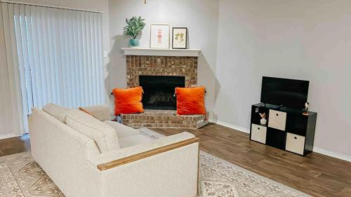 South Side Apartment | Affordable Family Stay - Kid and Pet Friendly
