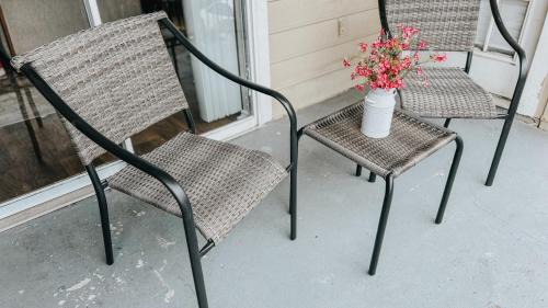 South Side Apartment | Affordable Family Stay - Kid and Pet Friendly