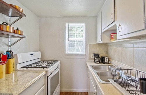 Asian District Apartment | Affordable for Long Stay 💼, Great for Budget-Friendly Business Travels ✈️