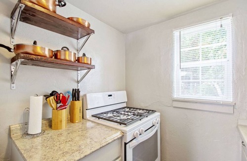 Asian District Apartment | Affordable for Long Stay 💼, Great for Budget-Friendly Business Travels ✈️