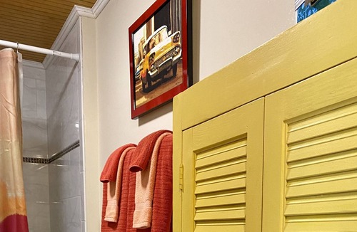 Downtown Historic District Apartment | Affordable, Funky & Fun in the center