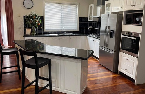 Caroline Springs House | Affordable Getaways