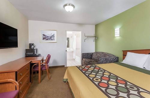 Austin Ave. Hotel | Affordable Getaway at Knights Inn Franklin Ave Waco! Pet-friendly, Free Parking