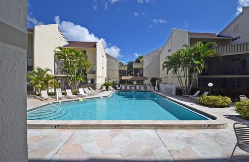 Siesta Key Condo | Affordable Ground Floor Siesta Key Vacation Rental with Heated Pool Access