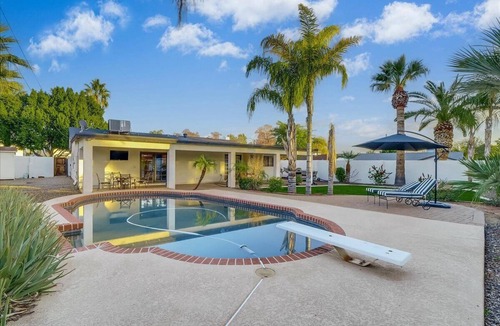 Arcadia House | Affordable home in Upscale Arcadia