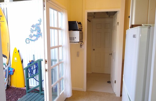 Kailua Apartment | *Affordable Island Getaway with private yard *