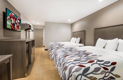 Sulphur Hotel | Affordable Lodging for Every Traveler! FREE Onsite Parking, Pets Allowed!