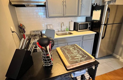 Rosedale Apartment | Affordable Long-Term Work or Study Rental
