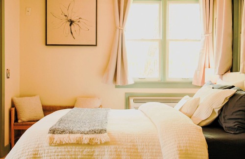 Eureka Springs Historic District Bed & Breakfast | Affordable Luxurious Suite in Historical Eureka Springs B&B -The Blue Rose Suite