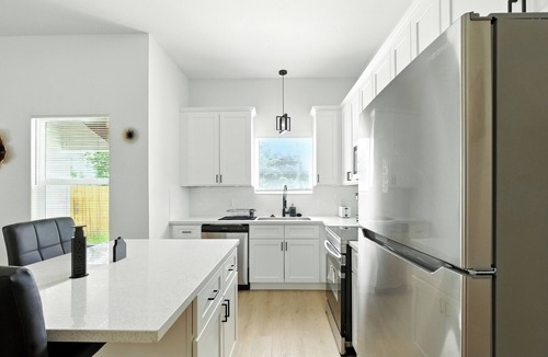 Galena Park Apartment | Affordable Luxury. New 3BR/2BA Near Downtown . Mins from IAH & Hobby Airport