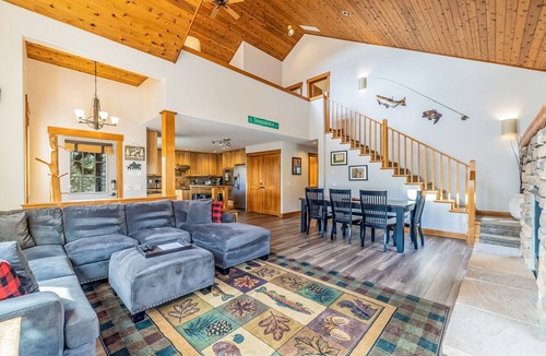 Ronald House | Affordable Meets Hidden Gem–Pet Friendly/Spa+GmRm & 1PM In/Out.