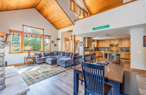 Ronald House | Affordable Meets Hidden Gem–Pet Friendly/Spa+GmRm & 1PM In/Out.