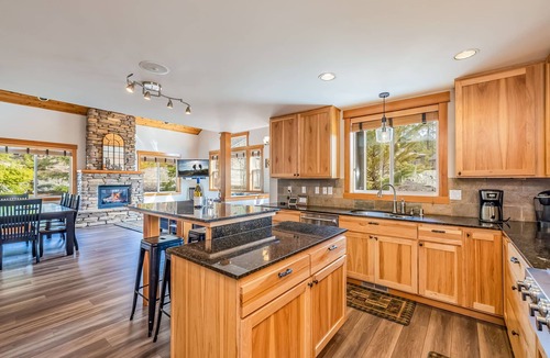 Ronald House | Affordable Meets Hidden Gem–Pet Friendly/Spa+GmRm & 1PM In/Out.