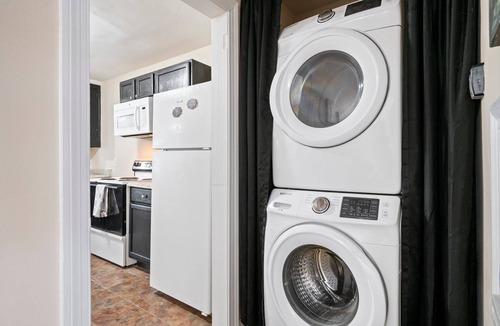 Newport News House | Affordable Newport News. Sleeps 6, easy Shipyard access