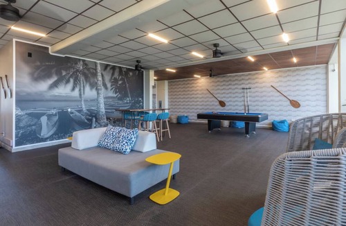 Kahului Hotel | Affordable Oceanfront Stay! Outdoor Pool, Pets are Allowed