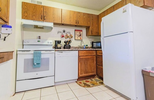 East Ridge Apartment | Affordable one-bedroom apartment near downtown!