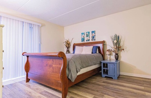 East Ridge Apartment | Affordable one-bedroom apartment near downtown!