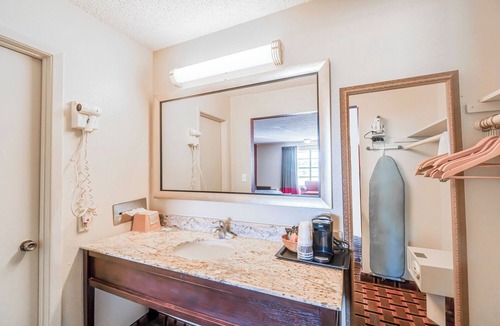 Vernon Hotel | Affordable Pet-Friendly Stay Along Hwy 287 – Ideal for Business and Leisure
