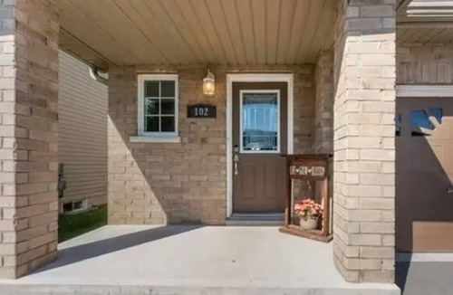 Napanee House | Affordable Private Room in Quiet and Clean Home