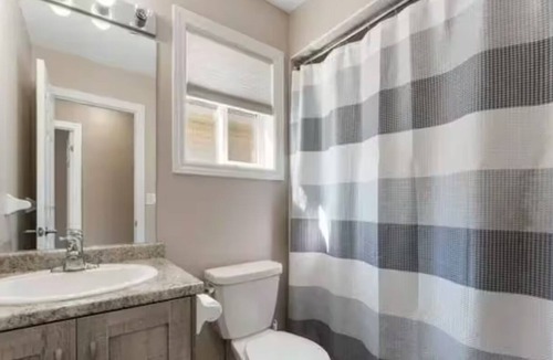 Napanee House | Affordable Private Room in Quiet and Clean Home