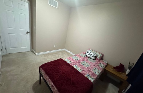 Napanee House | Affordable Private Room in Quiet and Clean Home