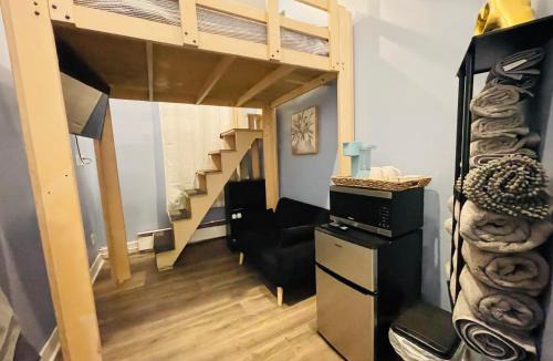 Wanaque Hostel | Affordable Private Room inWanaque Near NYC, Trails