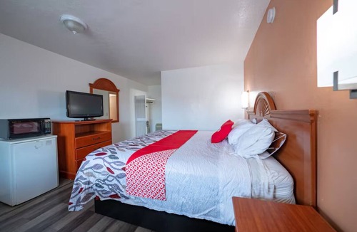 Madras Hotel | Affordable Private Room Ideal for Exploring Madras Attractions