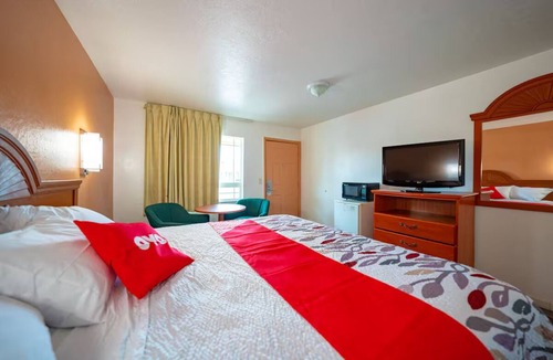 Madras Hotel | Affordable Private Room Ideal for Exploring Madras Attractions