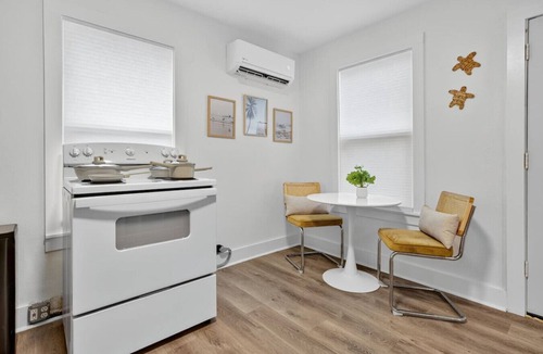 South Pensacola Cottage | Affordable & Private Studio