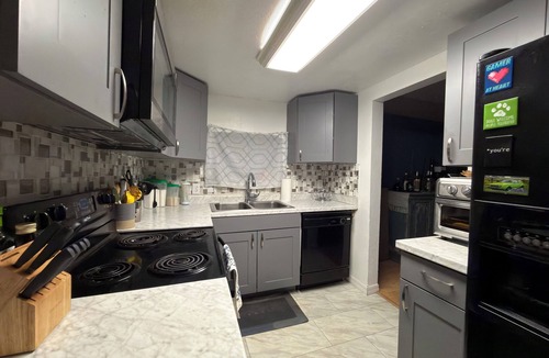 Thonotosassa Bed & Breakfast | Affordable private room King bed in Thonotosassa, shared space