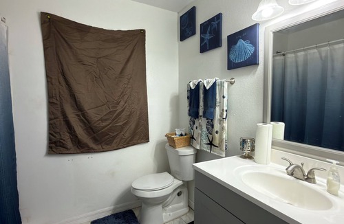 Thonotosassa Bed & Breakfast | Affordable private room King bed in Thonotosassa, shared space